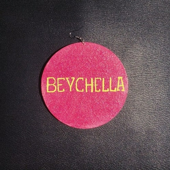 "Beychella" Earrings - Picture 5 of 8